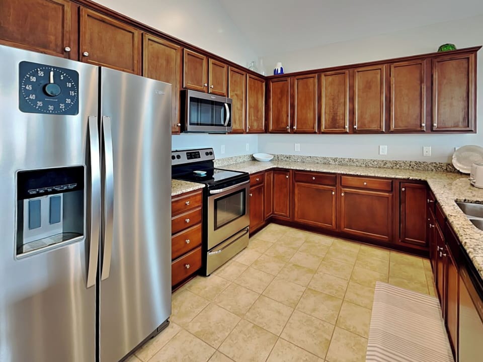 Full Size Kitchen
