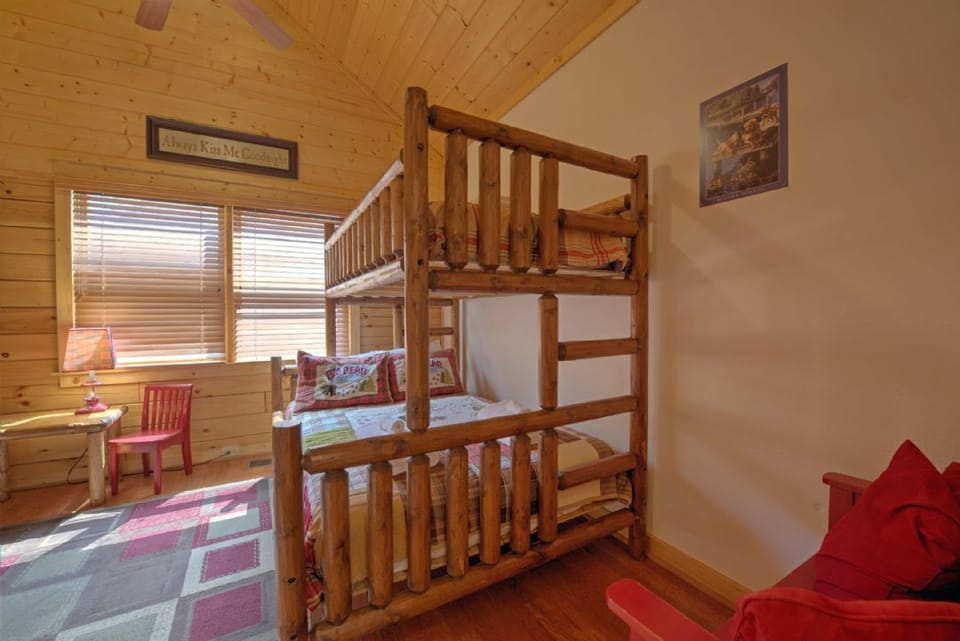 Bedroom 3 - 1 Twin/Full Bunk Bed, Upper Level