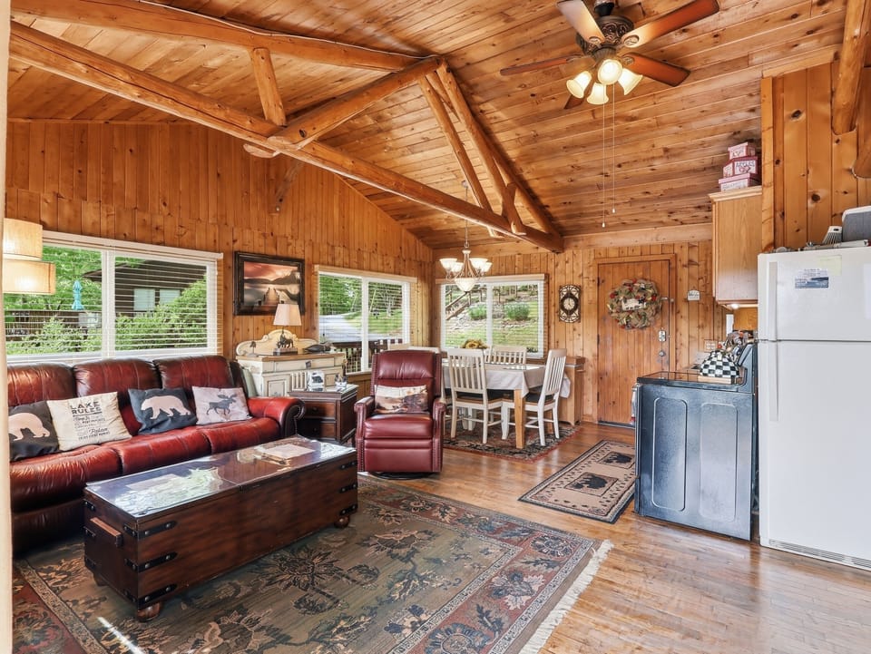 Open floor plan, in this cute and coszy all cedar cabin