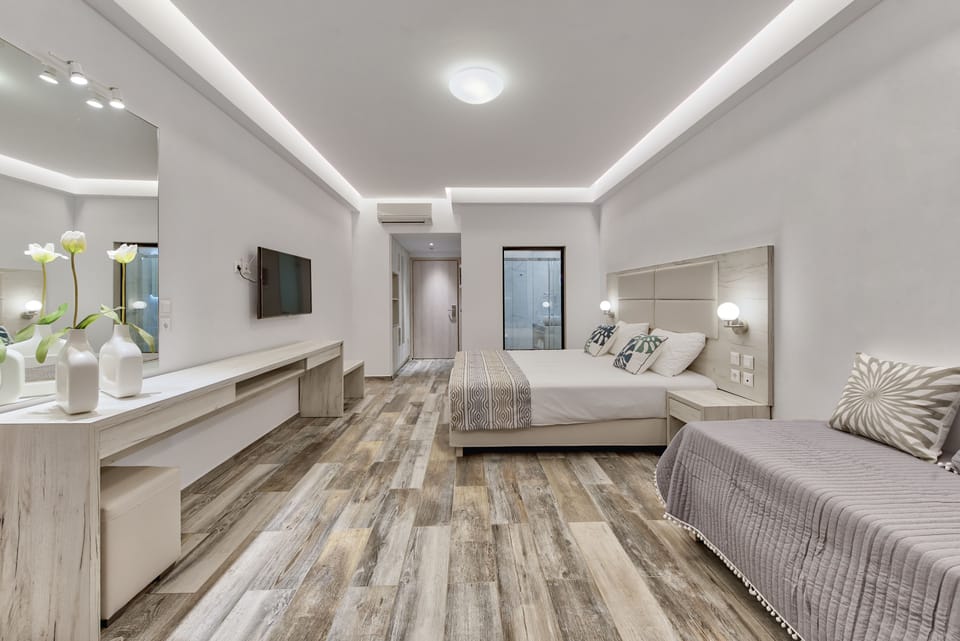 Suite, Sea View | Minibar, desk, free WiFi, bed sheets