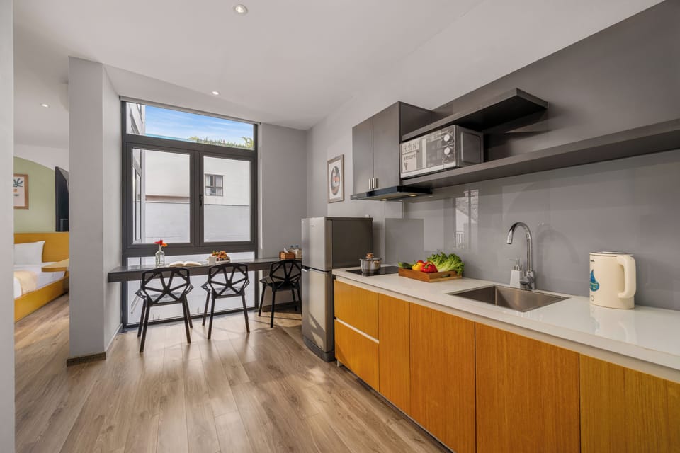 Full-size fridge, microwave, electric kettle, paper towels