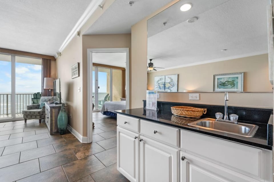 8 SAN502 WET BAR