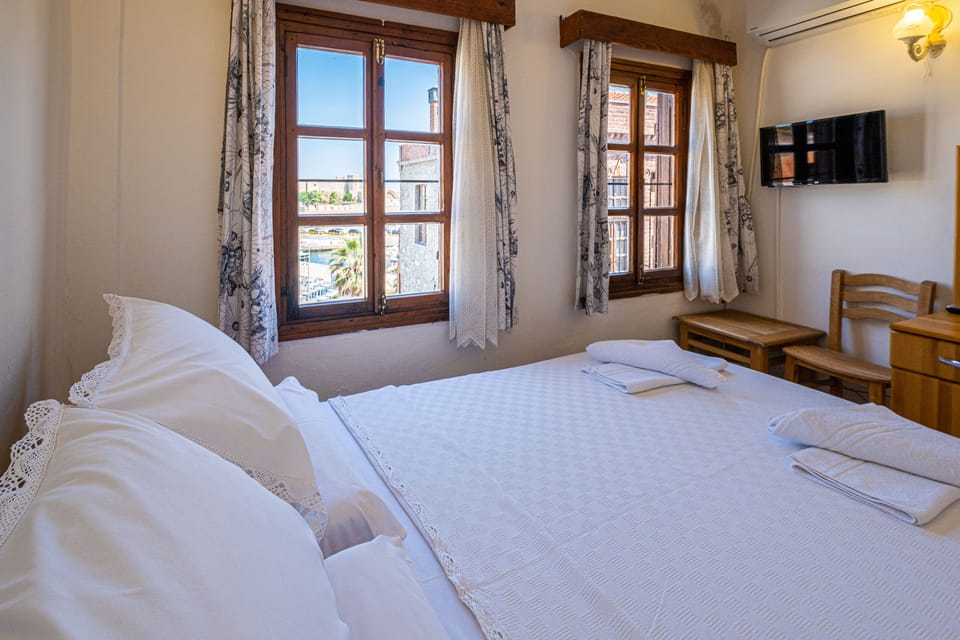 Standard Double Room with Castle and Harbor View | Free WiFi