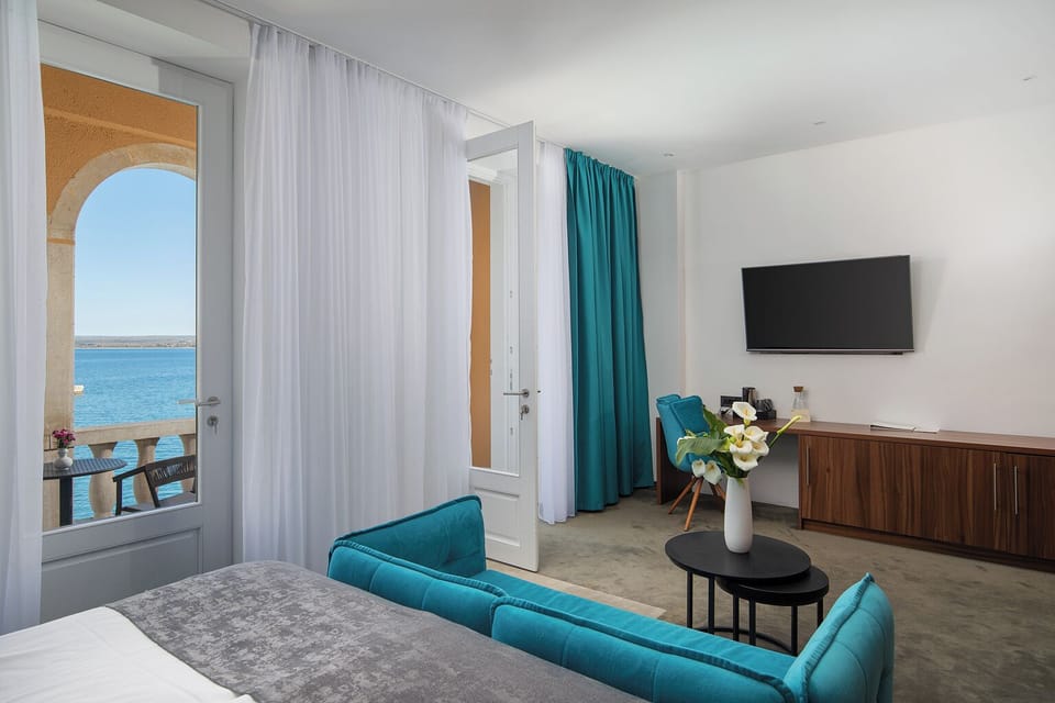 1 bedroom, minibar, in-room safe, desk