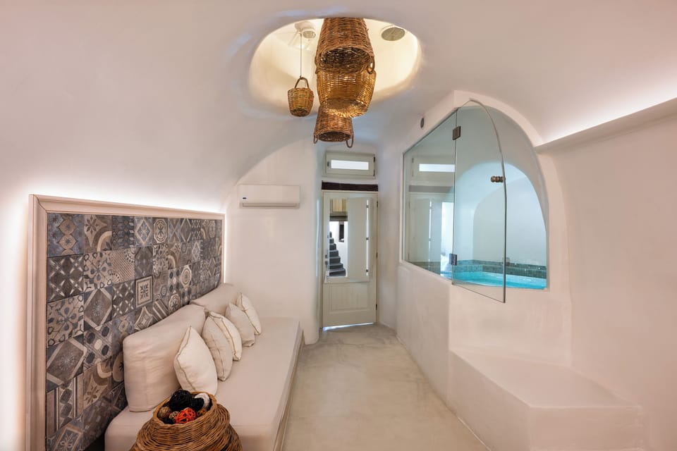 Junior Suite Indoor Hot Tub, Shared Balcony | Frette Italian sheets, premium bedding, Tempur-Pedic beds, minibar