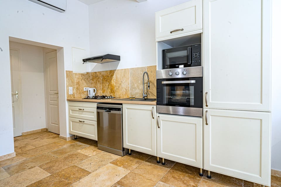 Superior Apartment, 2 Bedrooms (Magnolia) | Private kitchen