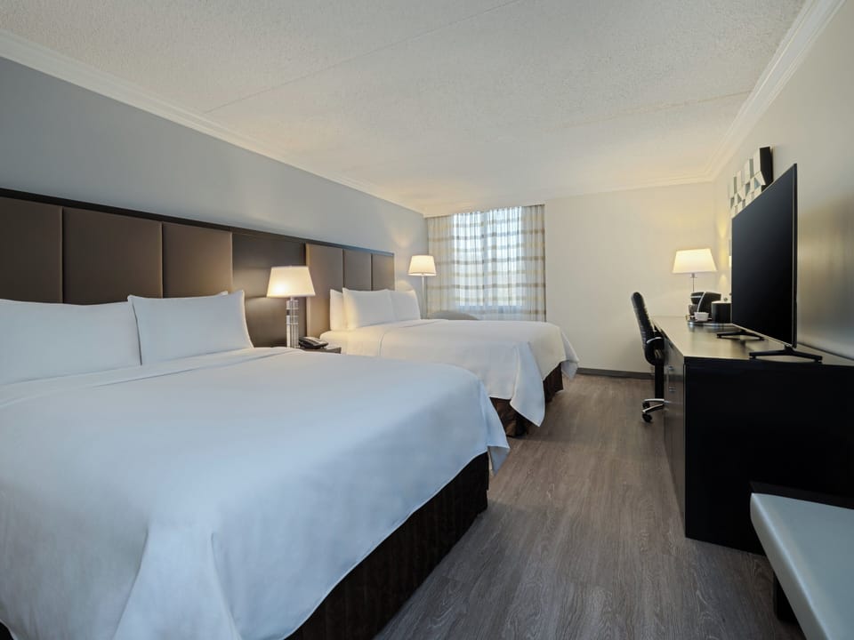 Premium bedding, in-room safe, desk, laptop workspace