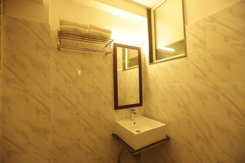 Separate tub and shower, rainfall showerhead, free toiletries