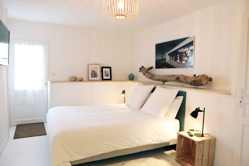 Comfort Double Room (Saint-Tropez) | Bathroom | Free toiletries, hair dryer, towels, soap