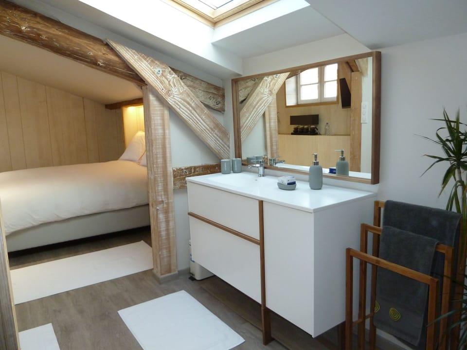 Suite (Rêverie) | Individually decorated, individually furnished, blackout drapes