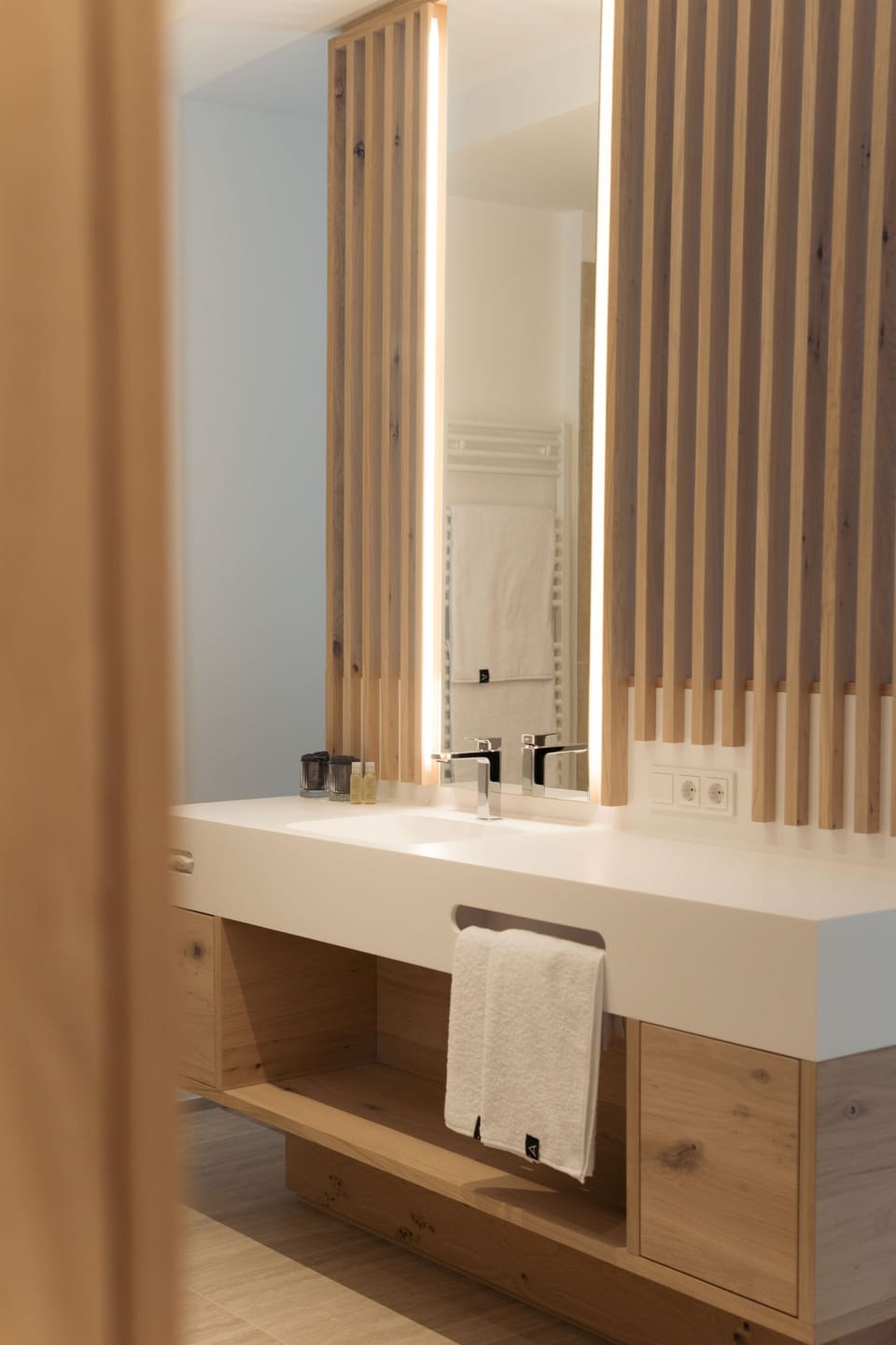 Basic Double Room, 1 King Bed | Bathroom | Free toiletries, hair dryer, bathrobes, bidet