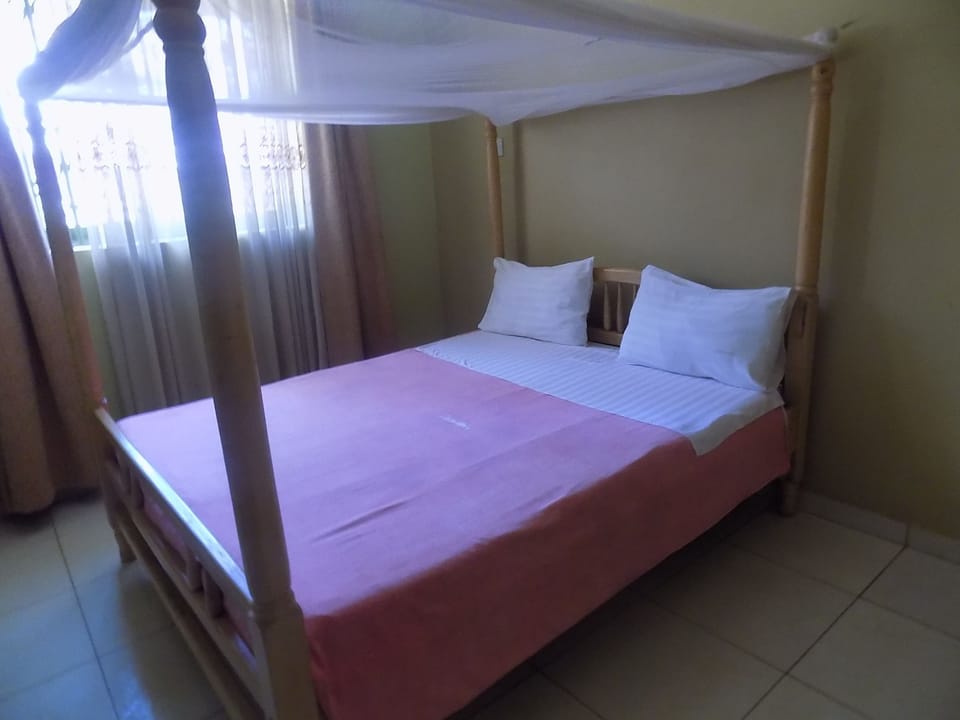 Standard Double Room | Desk, free WiFi, bed sheets