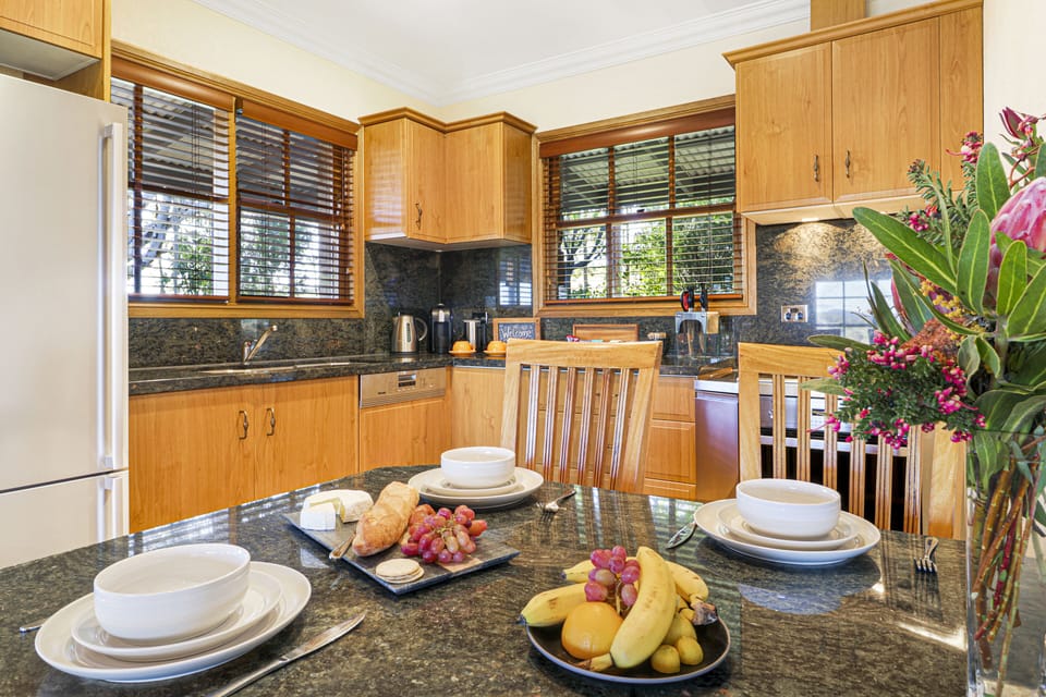 Fully equipped kitchen with full size fridge/freezer and dishwasher