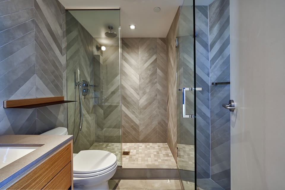Premier Suite (Full Bed) | Bathroom | Shower, rainfall showerhead, free toiletries, hair dryer