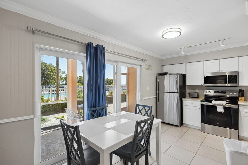 Dining/Kitchen