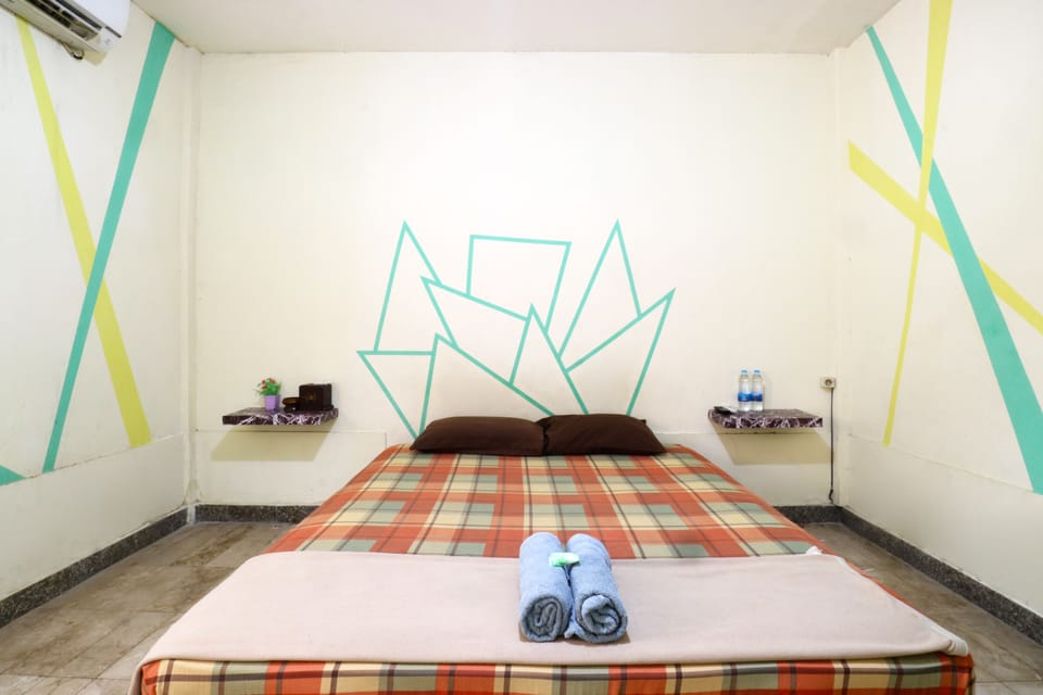 Desk, bed sheets