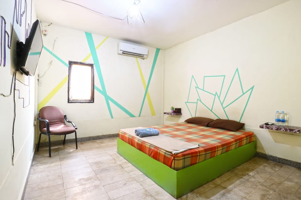 Superior Double Room | Desk, bed sheets