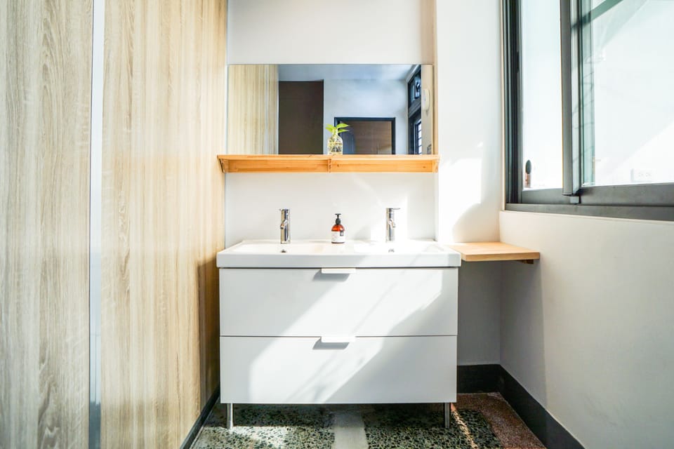 Bathroom sink
