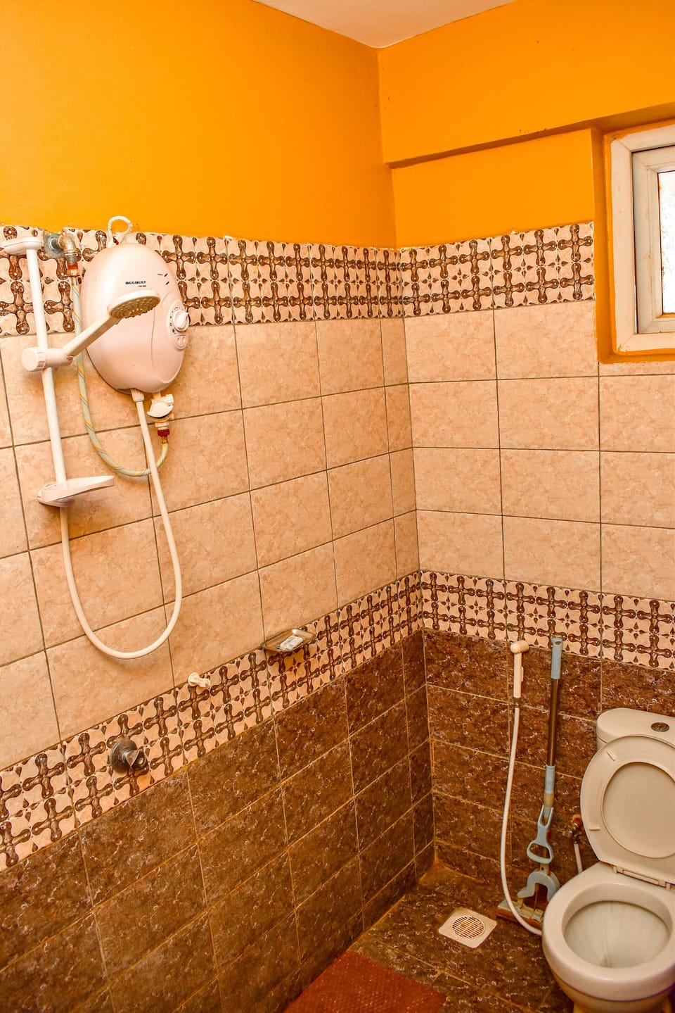 Shower, free toiletries, towels