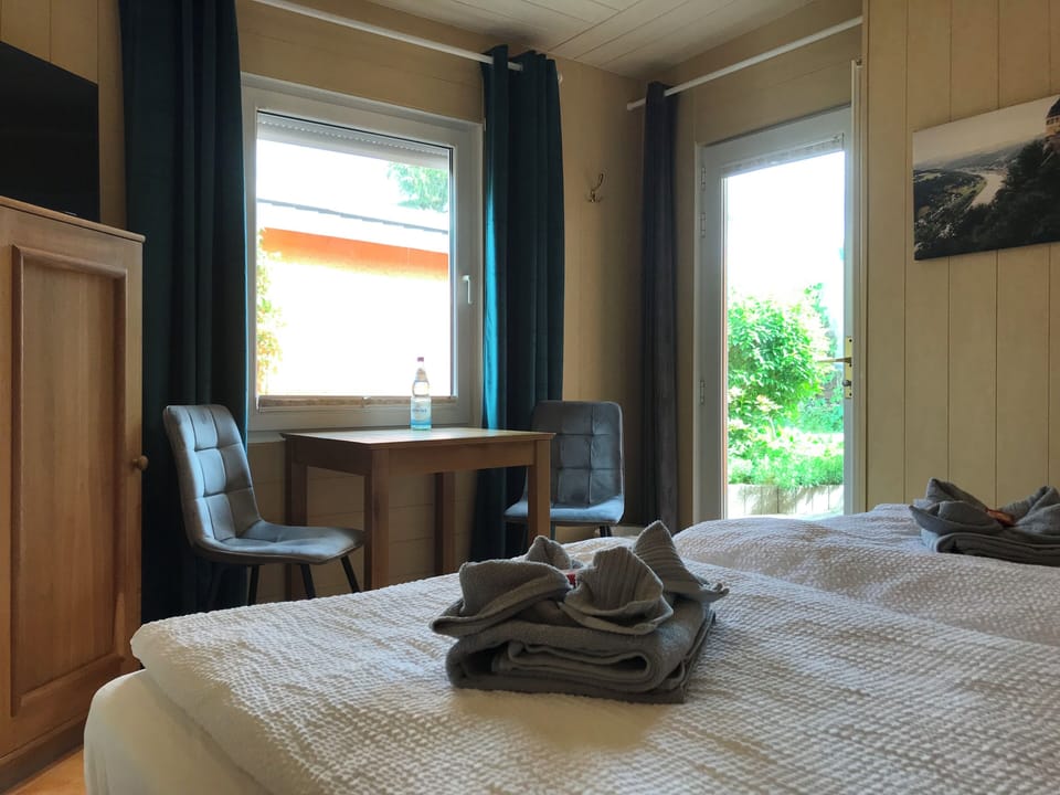 Double Room | Premium bedding, iron/ironing board, free WiFi, bed sheets