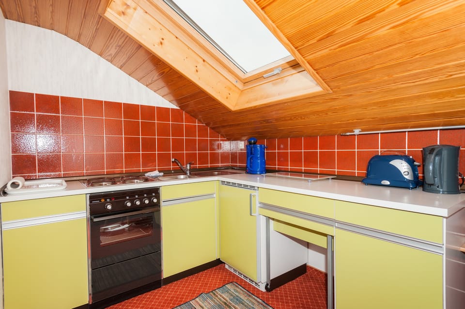 Apartment, 1 Queen Bed, Non Smoking, Garden View (DG Rechts) | Private kitchen | Fridge, oven, stovetop, coffee/tea maker