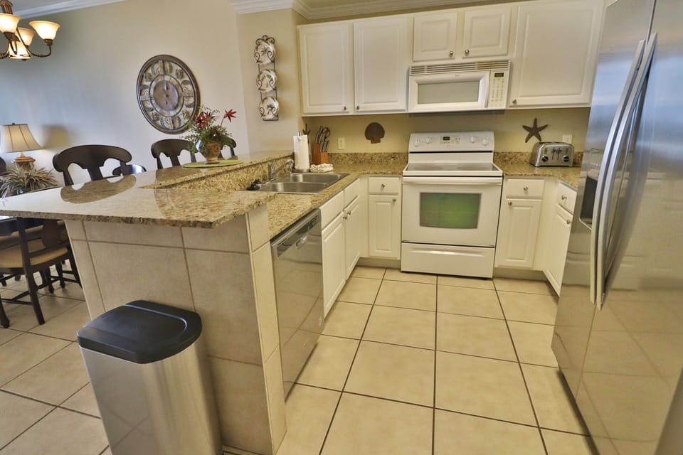 Fully Stocked Kitchen With All Appliances