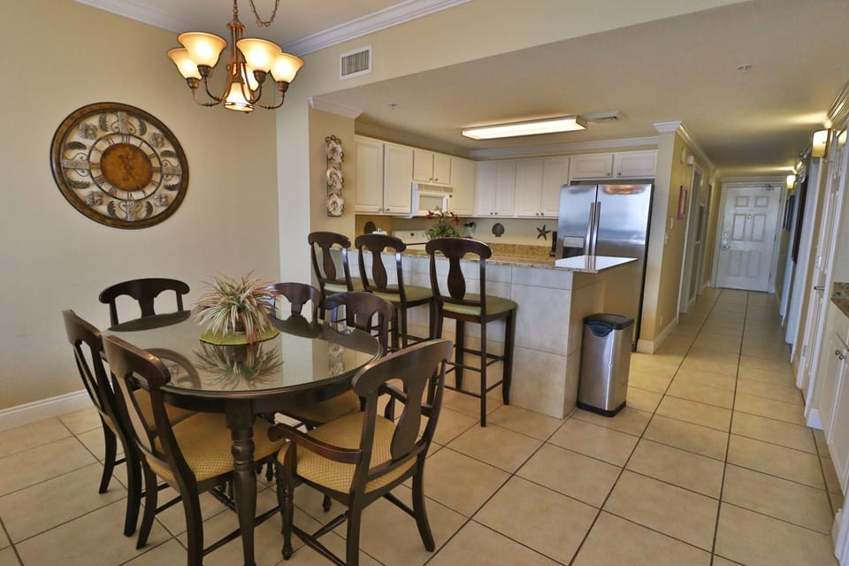 Dining Room Breakfast Bar Area