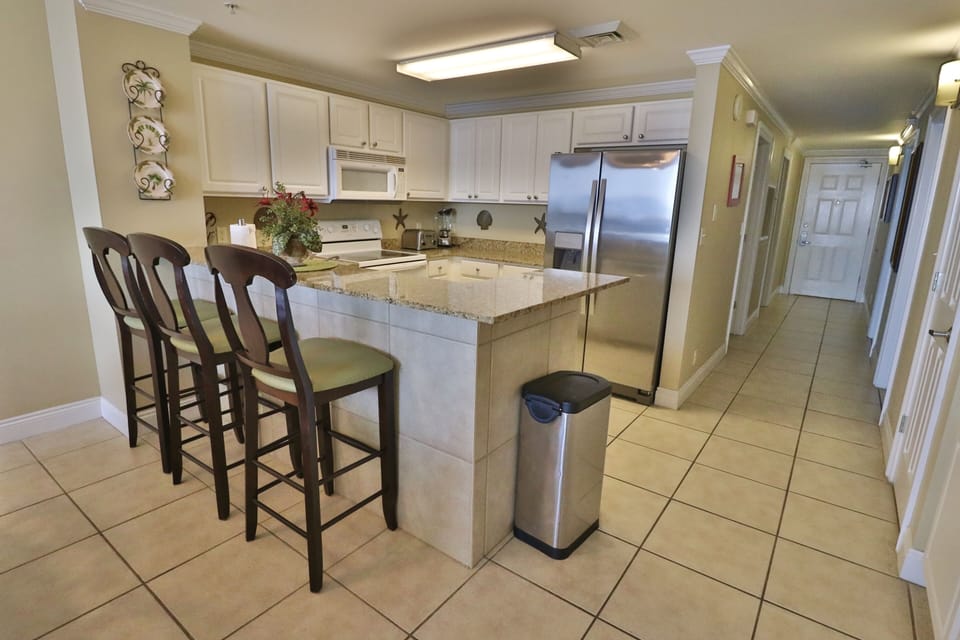 Breakfast Bar & Kitchen Granite Counters