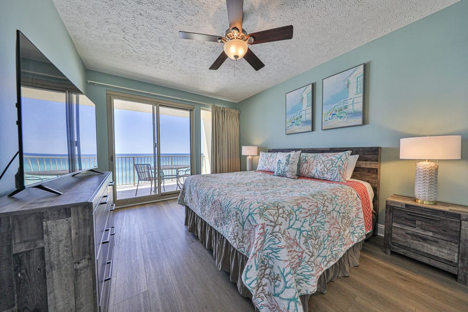 Gulf front master bedroom.