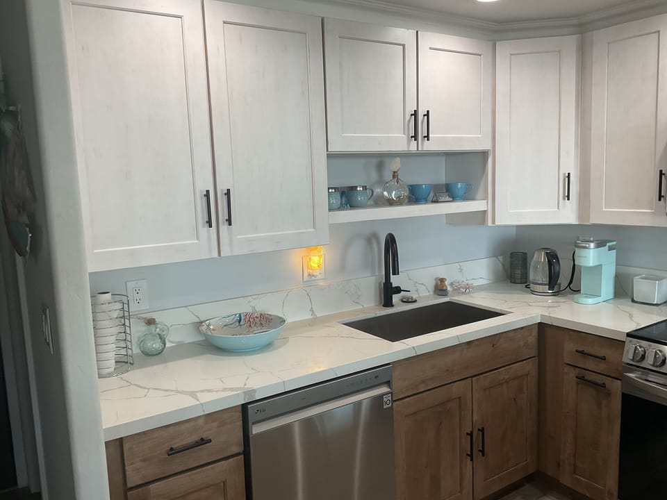 There’s so many cabinets, check them out. 