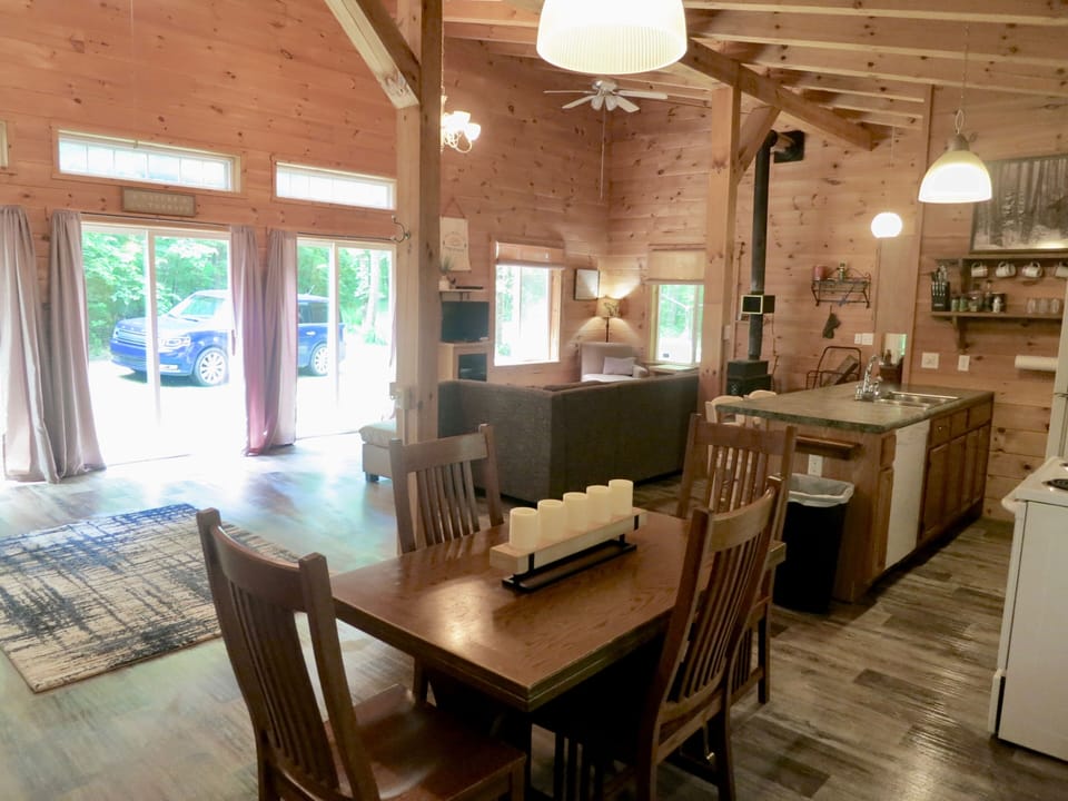 Dining table enlarges to hold big meals