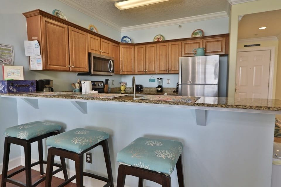 Breakfast bar connecting to kitchen