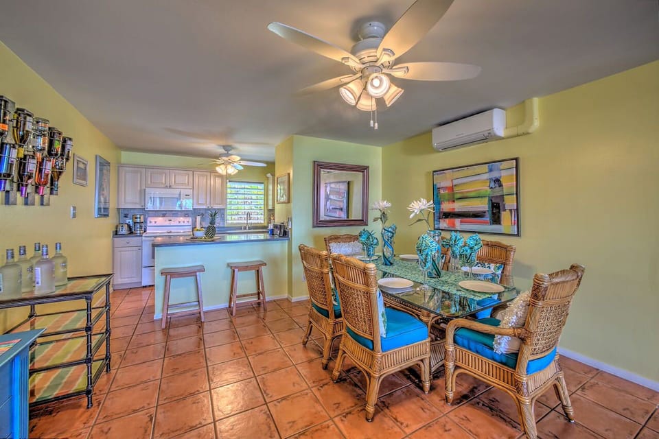 Kitchen island gathering area - the heartbeat of the great room !!!