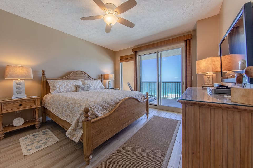 Gulf front master bedroom.