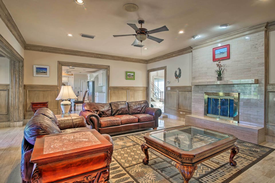 Living Room | Cable TV