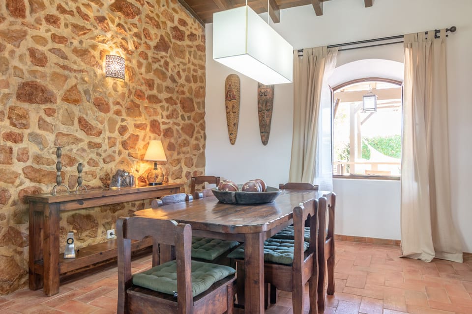 Dining room.
