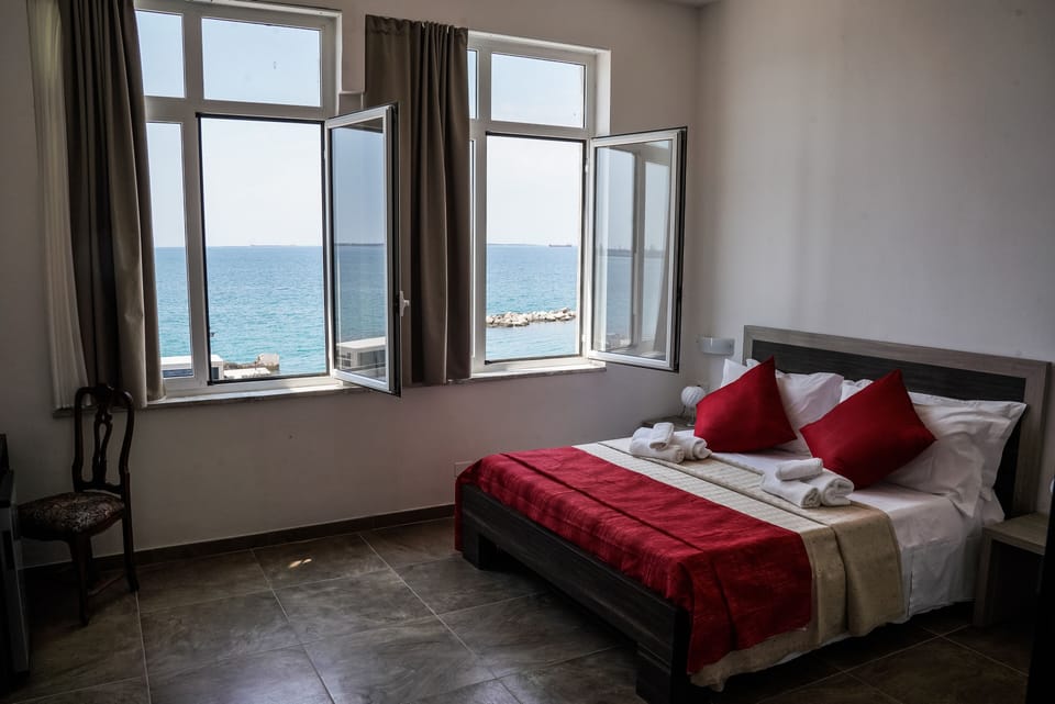 Premium bedding, minibar, desk, blackout drapes