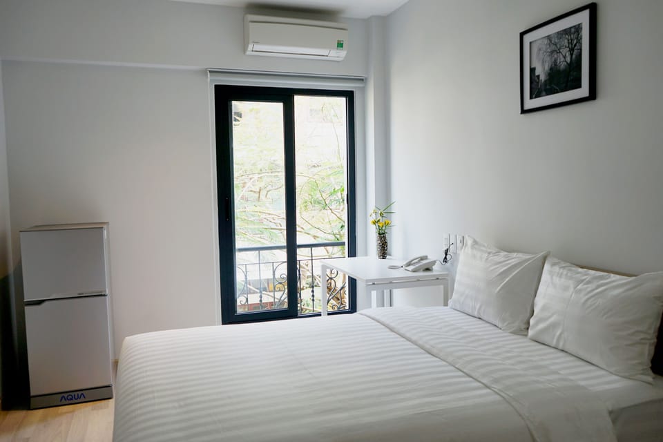 Premium Room | Minibar, in-room safe, desk, soundproofing