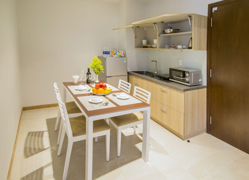 Family Room | Minibar, in-room safe, desk, soundproofing