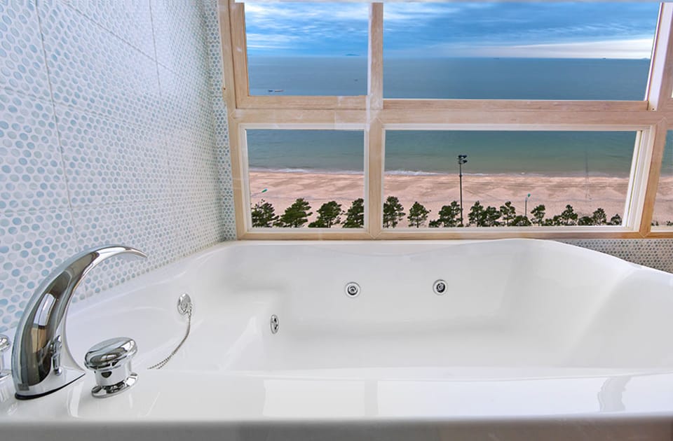 Jetted tub