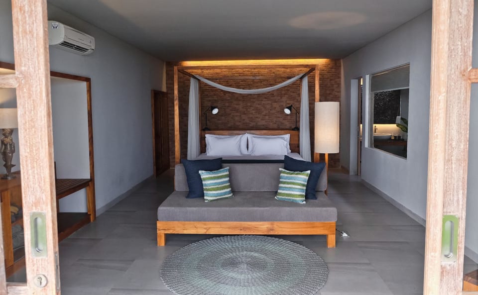 Luxury Suite, 1 King Bed, Ocean View, Oceanfront | Premium bedding, minibar, in-room safe, desk