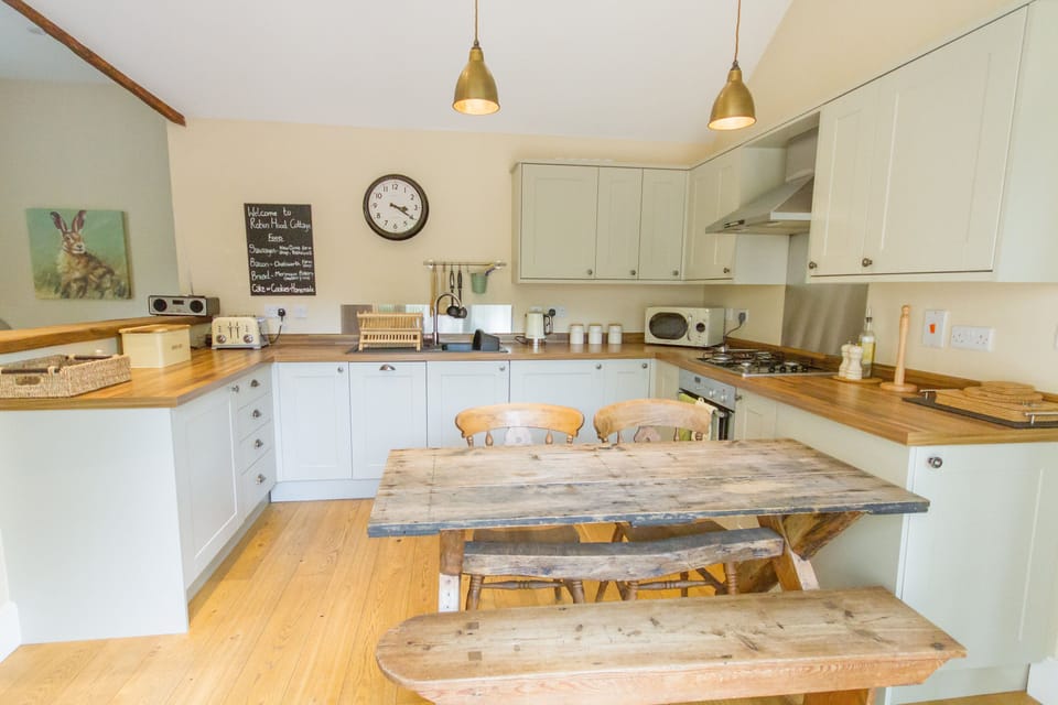 Luxury Cottage, 2 Bedrooms (Dogs Allowed) | Private kitchen | Electric kettle