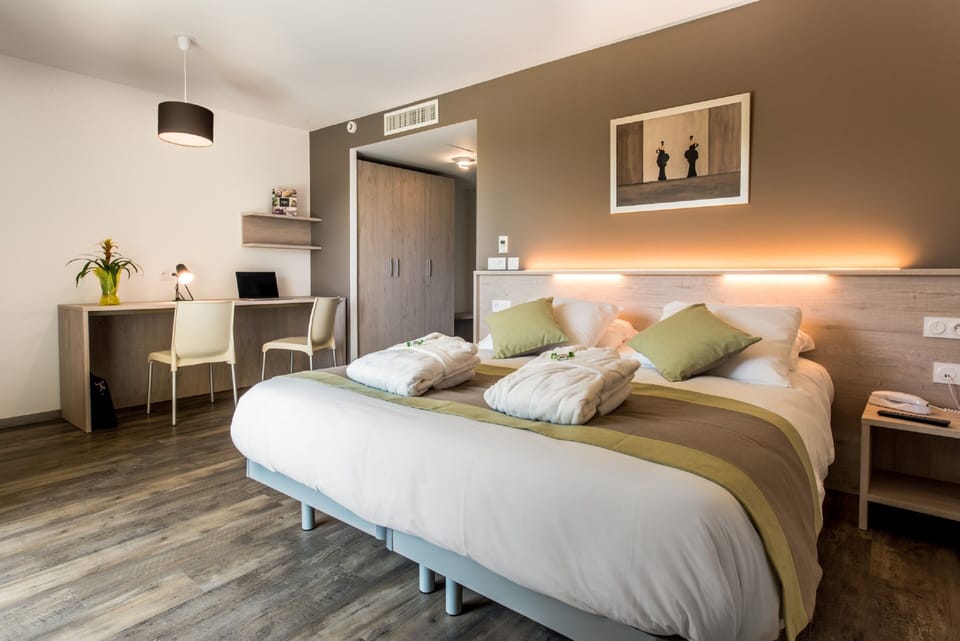 Superior Double or Twin Room, Accessible | Premium bedding, in-room safe, desk, iron/ironing board