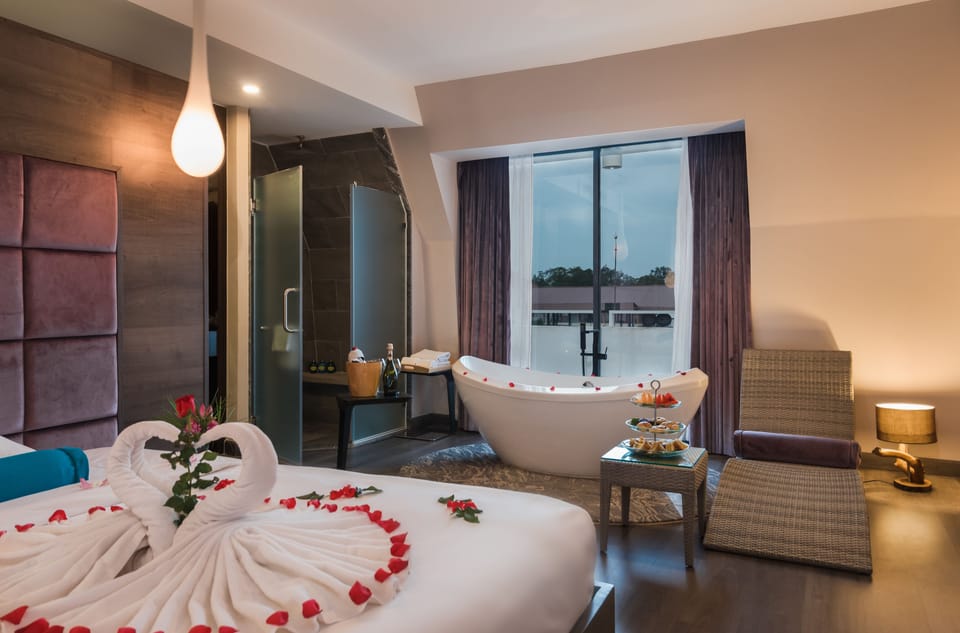 Presidential Room, 1 Bedroom, City View | Minibar, in-room safe, desk, iron/ironing board