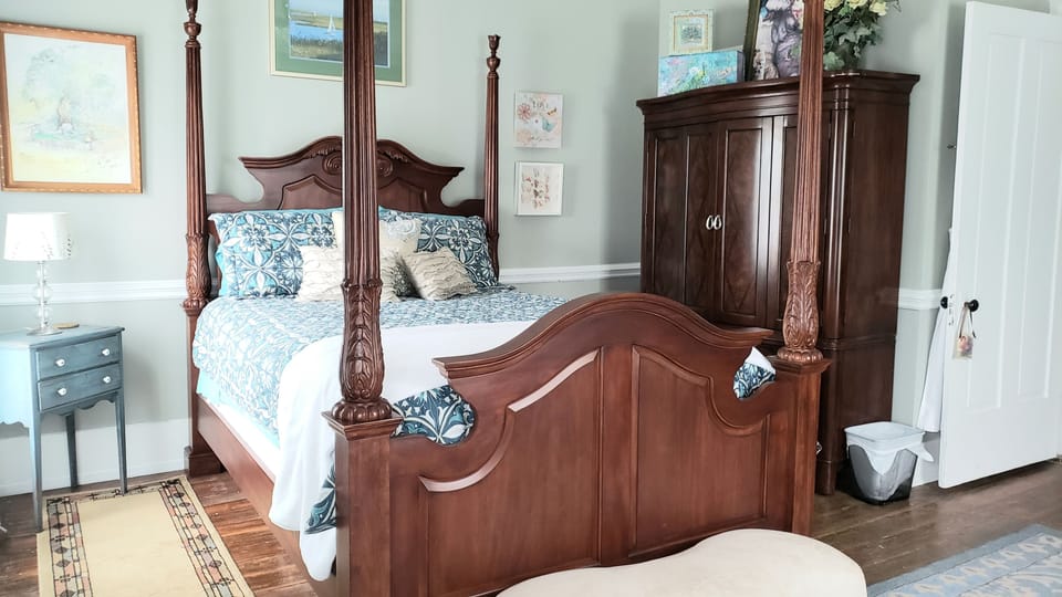 The Blue Room (Shared Bath) | Iron/ironing board, free WiFi