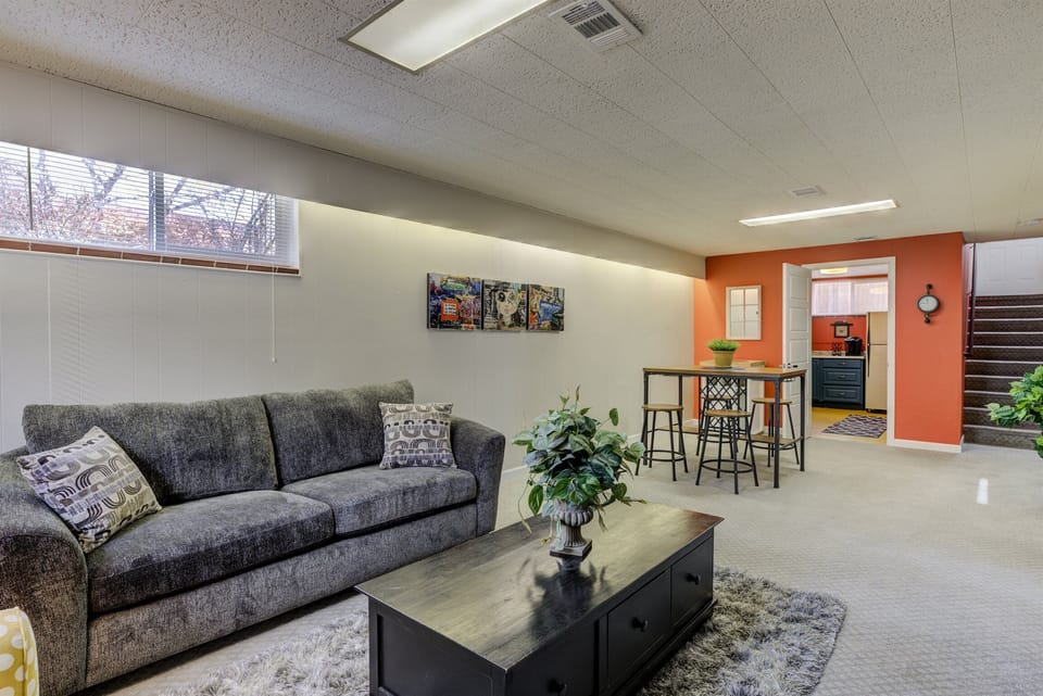 From living area, looking toward dining and kitchenette
