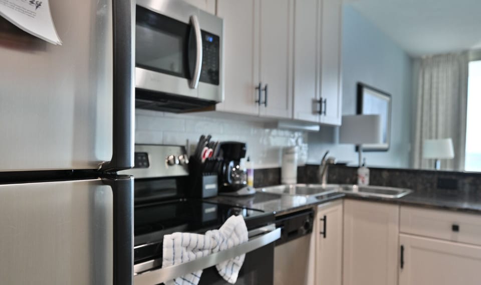 Beautiful Kitchen-Well Maintained and Stocked