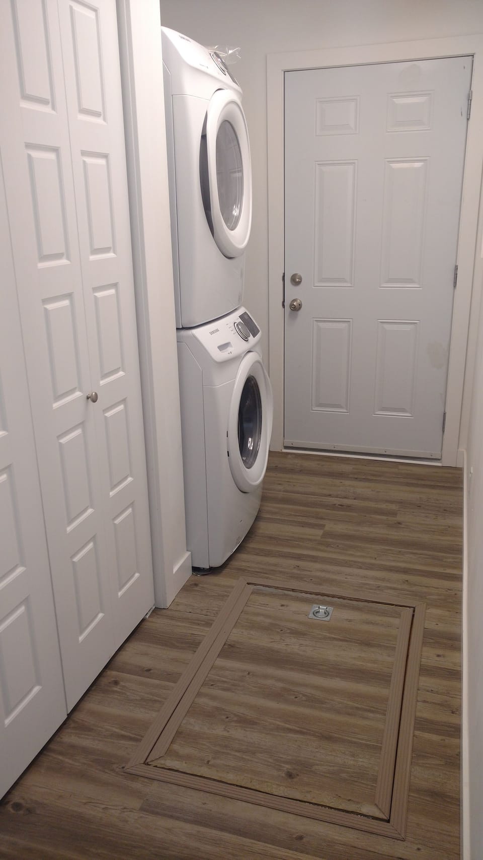 Side entrance/washer/dryer