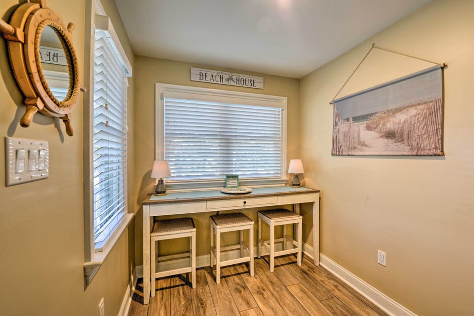 Dining Nook | Laptop-Friendly