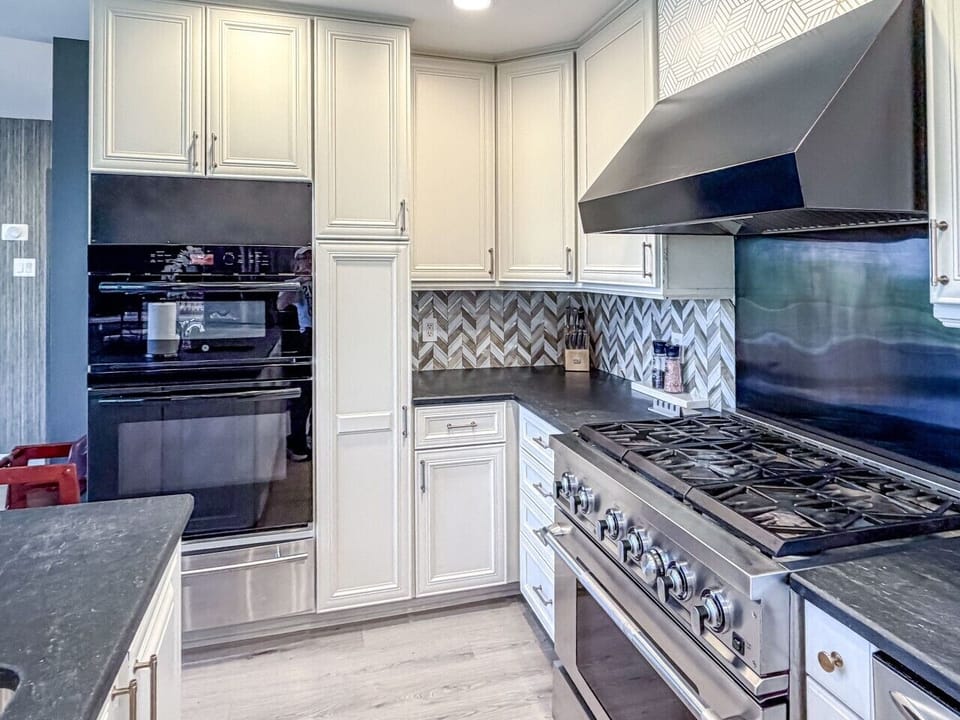 Professional Gas Range and Electric Oven
